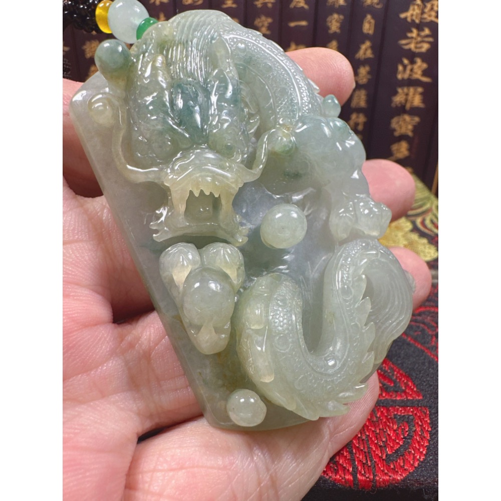 天然翡翠A貨-龍霸天下府上有龍立體厚庄掛件 商品編號：070610-細節圖4