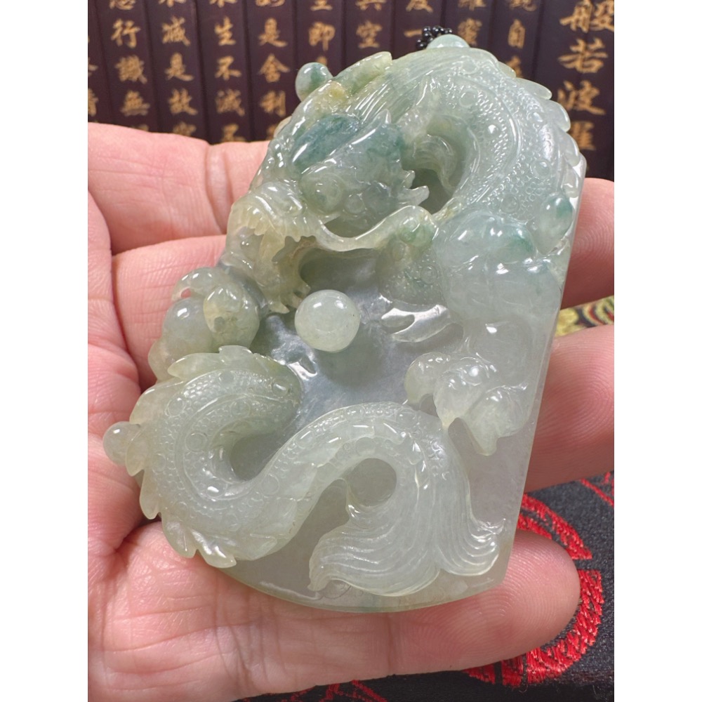 天然翡翠A貨-龍霸天下府上有龍立體厚庄掛件 商品編號：070610-細節圖6