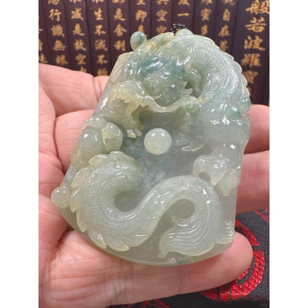 天然翡翠A貨-龍霸天下府上有龍立體厚庄掛件 商品編號：070610-細節圖7