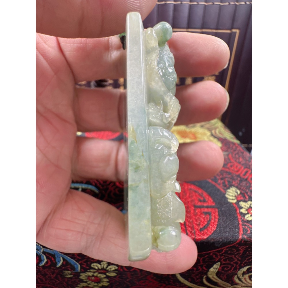 天然翡翠A貨-龍霸天下府上有龍立體厚庄掛件 商品編號：070610-細節圖9
