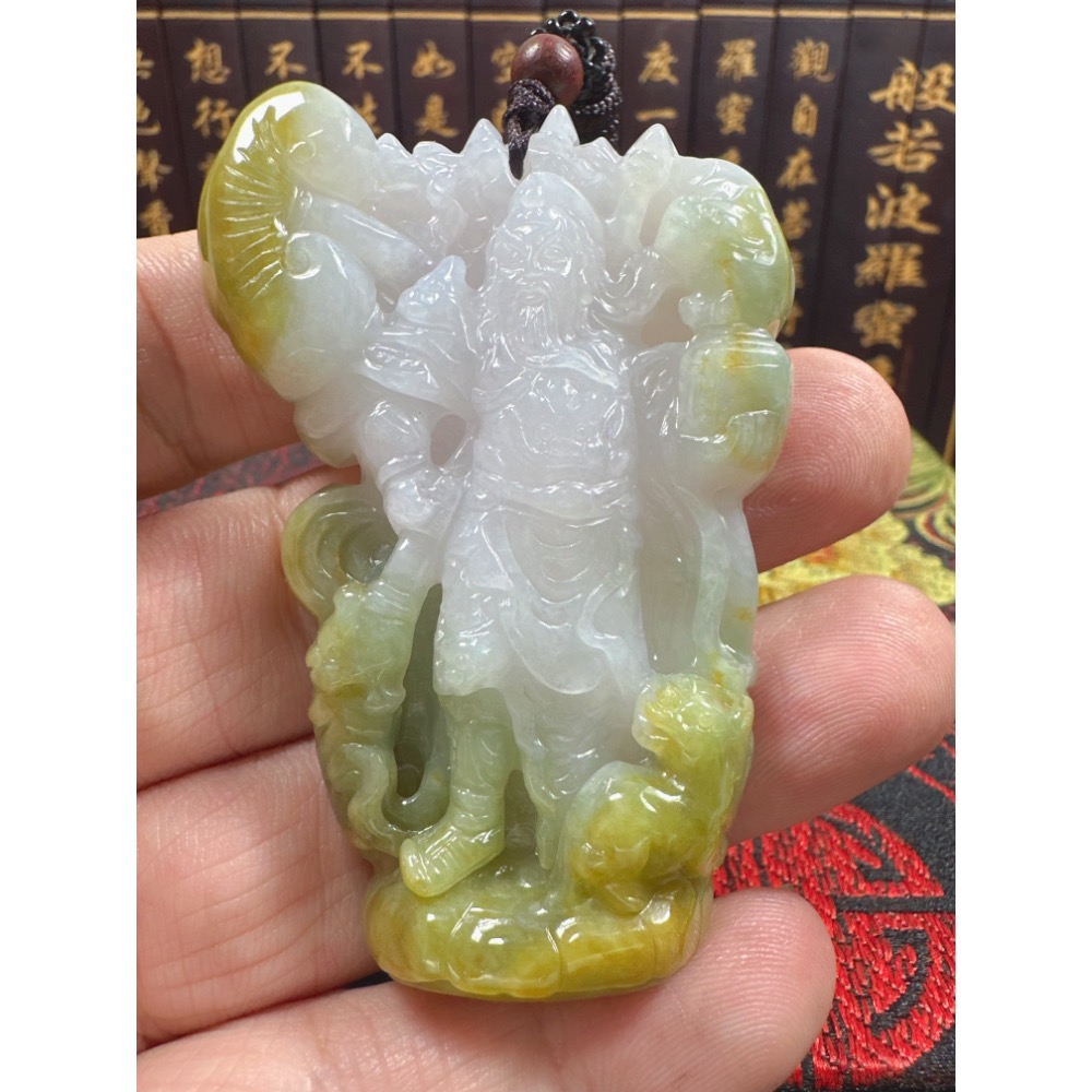 天然翡翠A貨-戰無不勝關聖帝君立體厚庄掛件 商品編號070701-細節圖2
