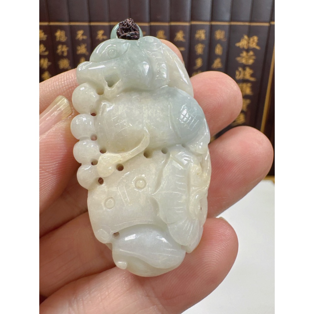 天然翡翠A貨-招財貔貅發財如意雙面雕厚庄掛件 商品編號070806-細節圖2