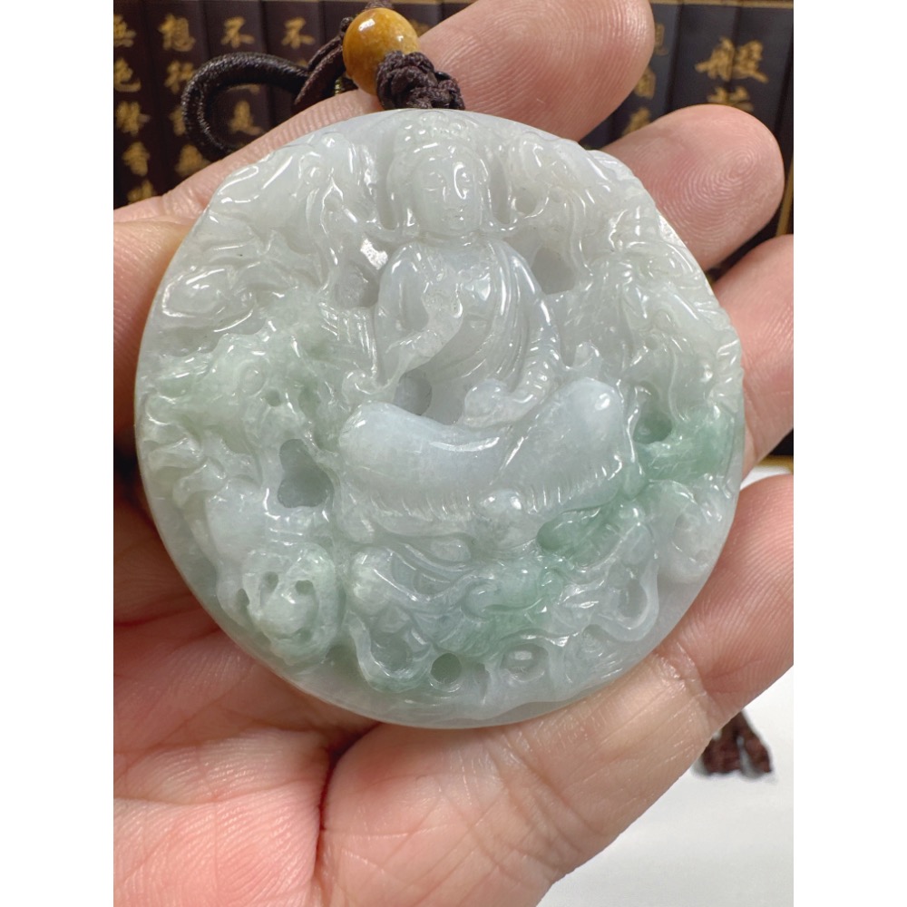 天然翡翠A貨-九龍觀音立體雙面雕鐲心厚庄掛件 商品編號：071301-細節圖2