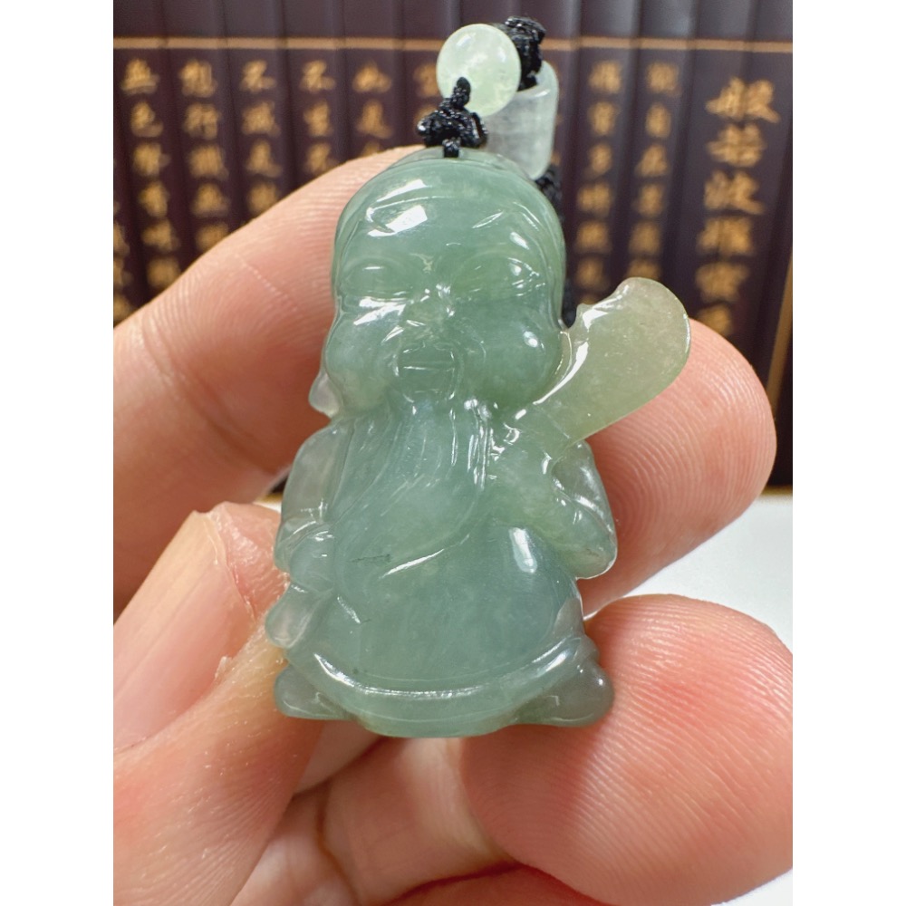 天然翡翠A貨-可愛關聖帝君立體厚庄掛件、小擺件 商品編號071502-細節圖3