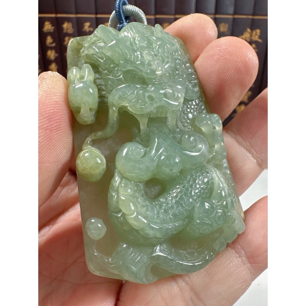 天然翡翠A貨-龍霸天下神龍護主玉牌掛件 商品編號：071507-細節圖2