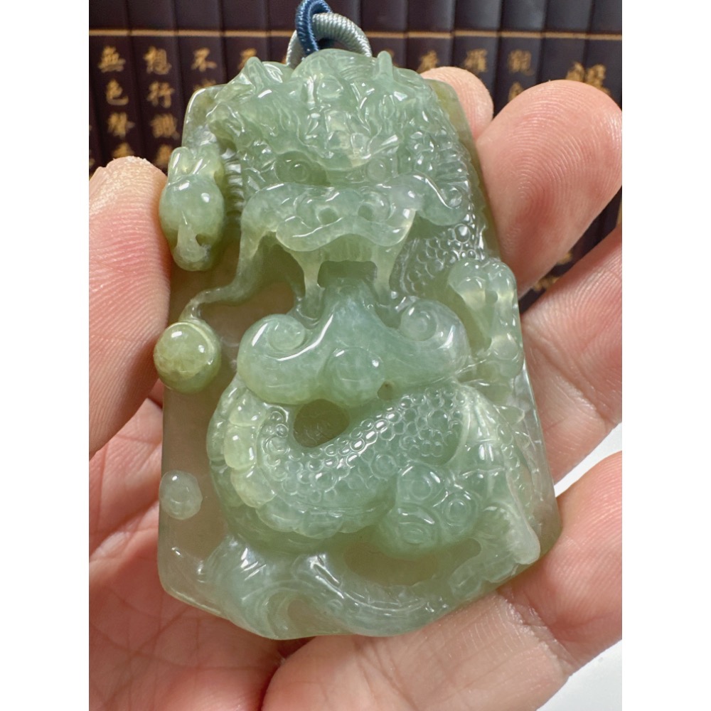天然翡翠A貨-龍霸天下神龍護主玉牌掛件 商品編號：071507-細節圖3
