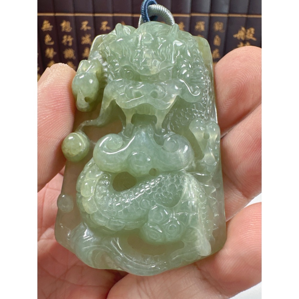 天然翡翠A貨-龍霸天下神龍護主玉牌掛件 商品編號：071507-細節圖4