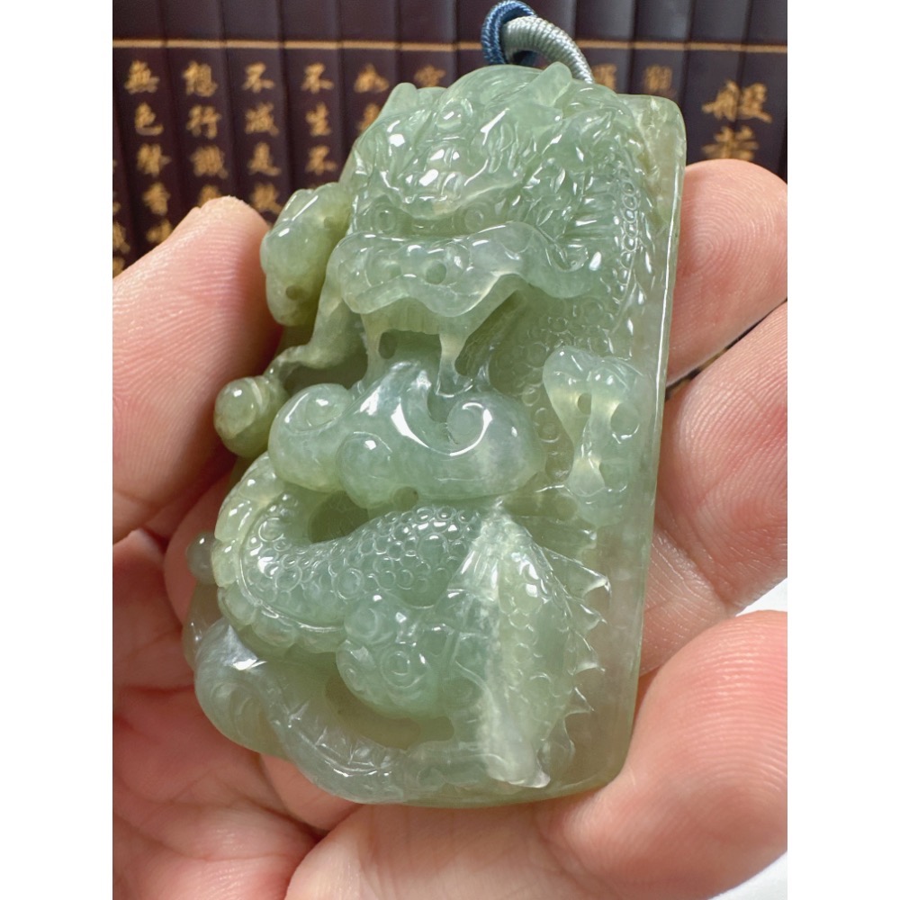 天然翡翠A貨-龍霸天下神龍護主玉牌掛件 商品編號：071507-細節圖5