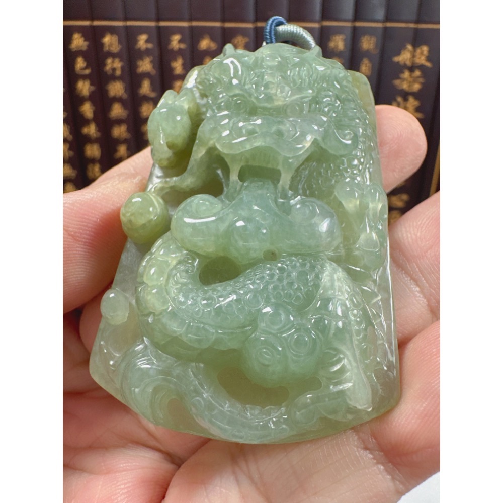 天然翡翠A貨-龍霸天下神龍護主玉牌掛件 商品編號：071507-細節圖6