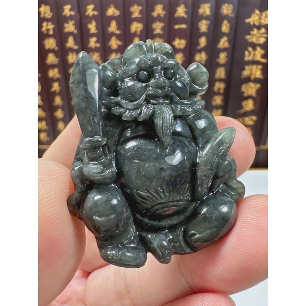 天然翡翠A貨-伏妖降魔鍾馗天師立體手工雕厚庄掛件 商品編號：073608-細節圖2