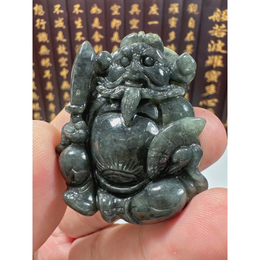 天然翡翠A貨-伏妖降魔鍾馗天師立體手工雕厚庄掛件 商品編號：073608-細節圖3