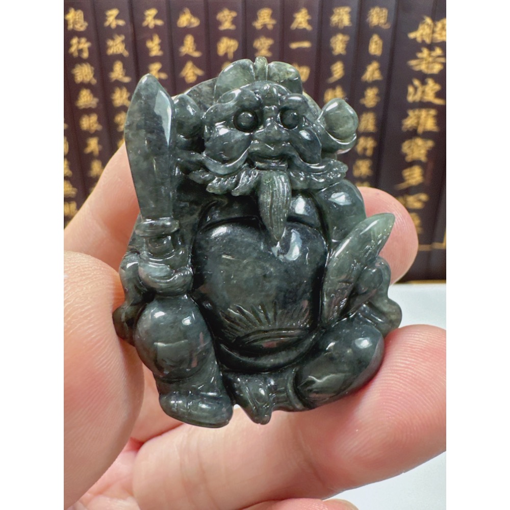 天然翡翠A貨-伏妖降魔鍾馗天師立體手工雕厚庄掛件 商品編號：073608-細節圖4