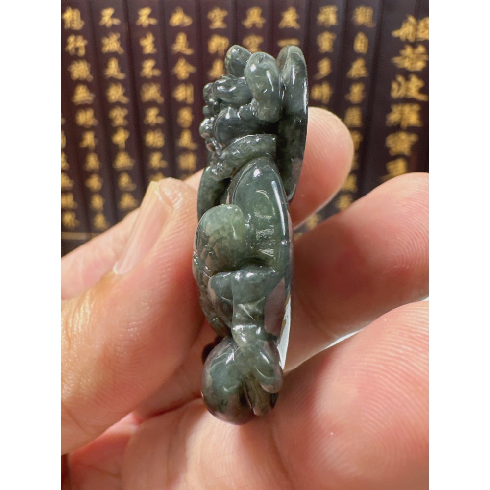 天然翡翠A貨-伏妖降魔鍾馗天師立體手工雕厚庄掛件 商品編號：073608-細節圖7