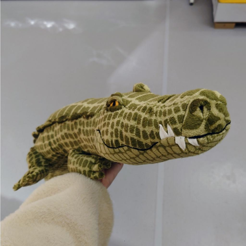 🇸🇪IKEA代購✨JAT 填充玩具, 鱷魚/綠色  🐊絨毛玩偶 布偶 娃娃 靠墊 孩童抱枕 療癒系-細節圖3