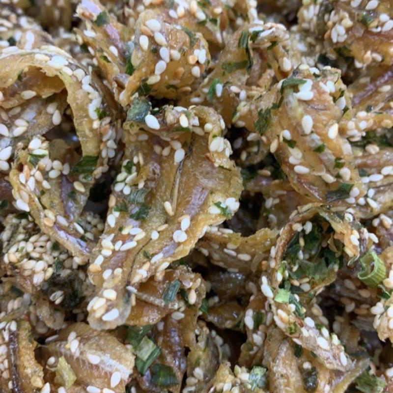 黃金魚-原味/香蔥梅魚酥🐟 纖股酥整尾小魚乾烘烤加上 小魚乾、芝麻、青蔥、麥芽 豐富的口感及味覺的享受👍-細節圖2