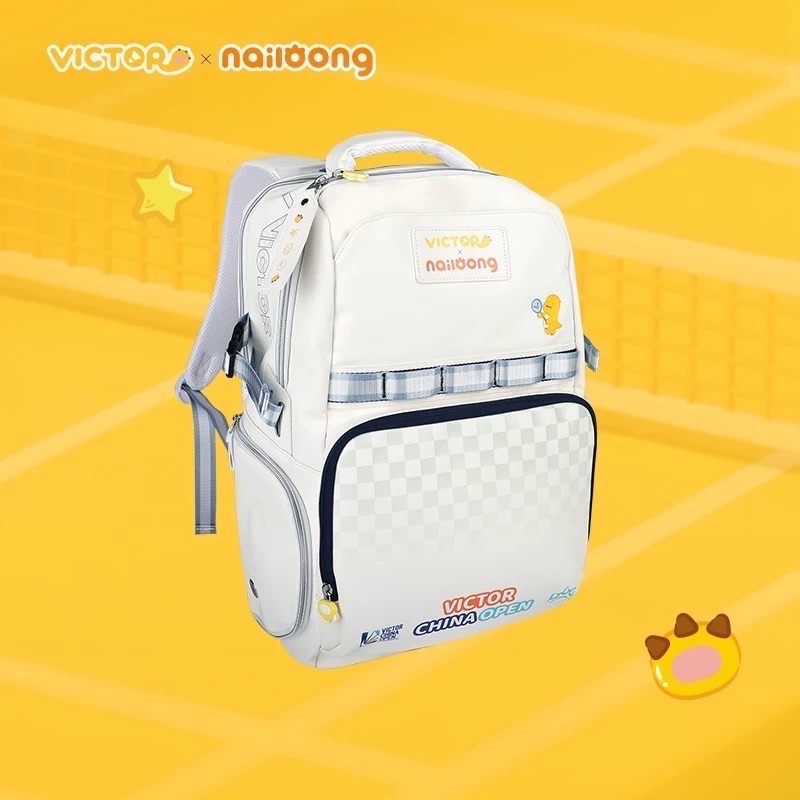 𝙎𝙊𝙎𝘼羽球超市｜VICTOR 勝利 2025中國公開賽 X 奶龍聯名後背包 BR5048NLCO25-細節圖2