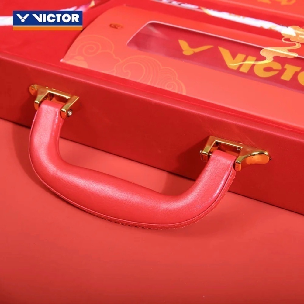 𝙎𝙊𝙎𝘼羽球超市｜VICTOR 勝利 馬到成功新年系列球拍禮盒 ARS-HS PLUS CNY26 極音速-細節圖7