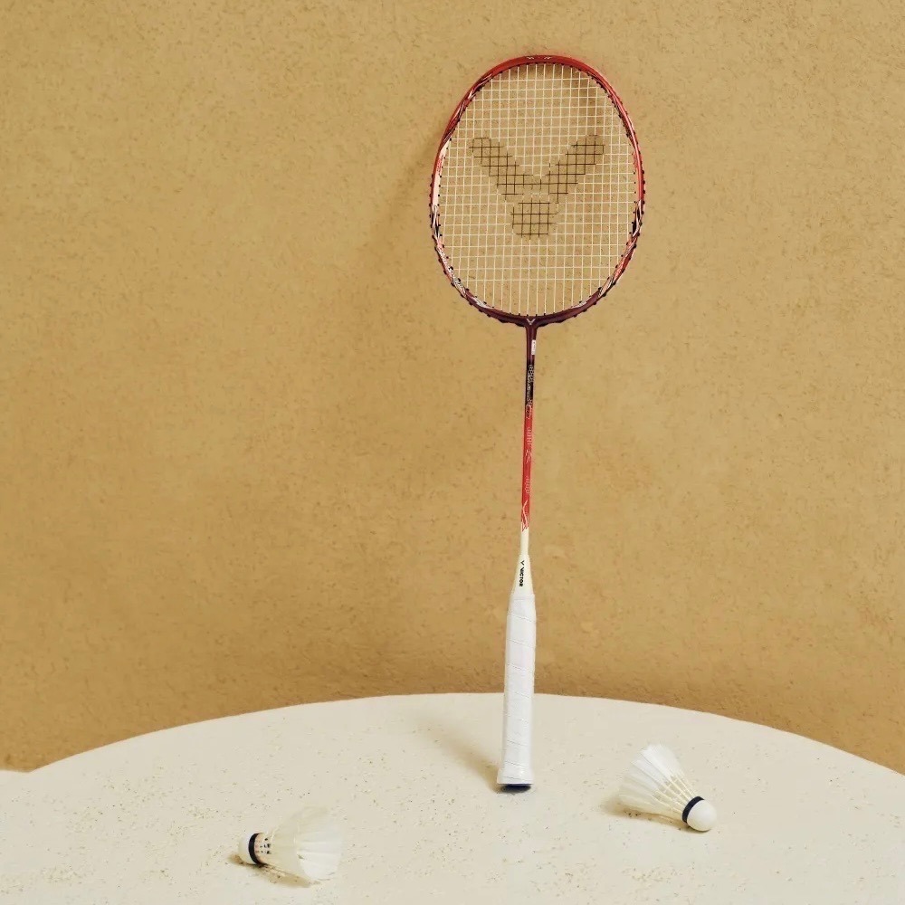 𝙎𝙊𝙎𝘼羽球超市｜VICTOR 2026世界羽聯湯姆斯盃暨優霸盃決賽紀念羽球拍 ARS-99TUC26神速99-細節圖3