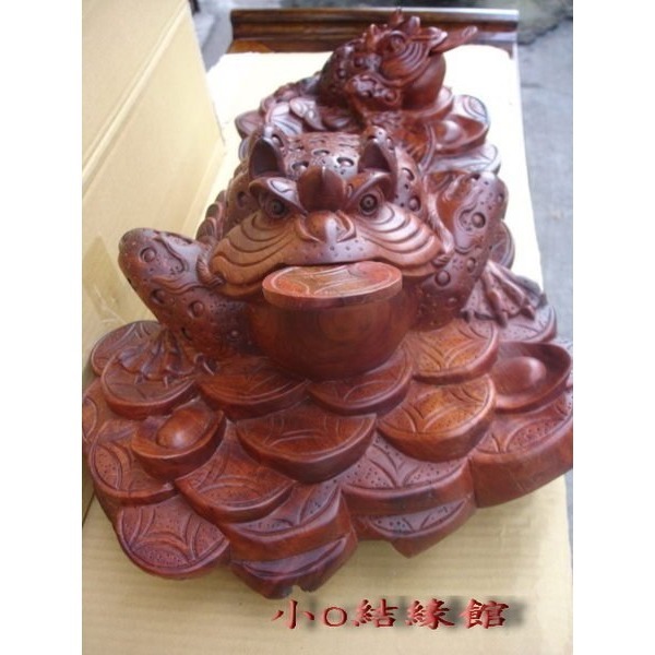 小o結緣館仿古傢俱......招財蟾蜍＇＇＇＇＇＇咬錢蟾蜍(大小通吃)(紅花梨木)54x40x23-細節圖3