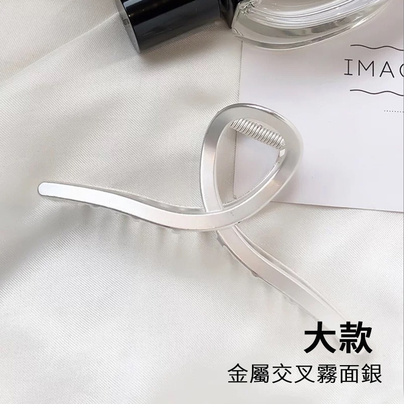 Ins爆紅款 髮夾 大髮夾 韓風氣質抓夾 金屬鯊魚夾 素面 珍珠 水鑽 盤髮 抓夾 爪夾 交叉髮夾 盤頭髮飾-規格圖9