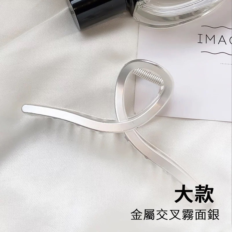 Ins爆紅款 髮夾 大髮夾 韓風氣質抓夾 金屬鯊魚夾 素面 珍珠 水鑽 盤髮 抓夾 爪夾 交叉髮夾 盤頭髮飾-規格圖9
