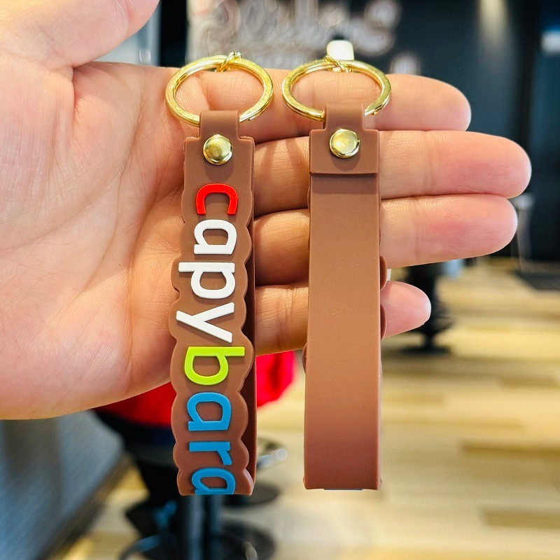 網紅爆款卡皮巴拉水豚君鑰匙扣｜可愛公仔掛件｜療癒吊飾包包裝飾｜多款可選-細節圖4