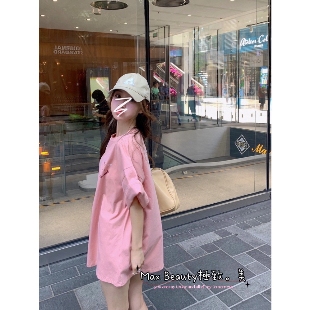 Max Beauty極致。美 Oversize 微笑英文字 大學T 寬鬆上衣 落肩款上衣 短袖 下半身失蹤 大尺碼K35-細節圖7
