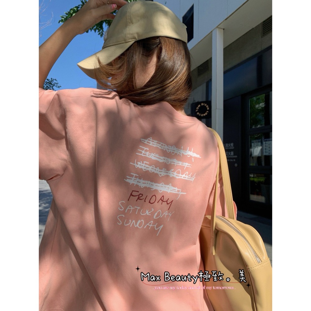 Max Beauty極致。美 Oversize 微笑英文字 大學T 寬鬆上衣 落肩款上衣 短袖 下半身失蹤 大尺碼K35-細節圖8