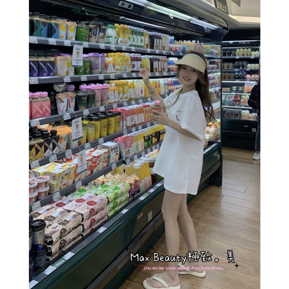 Max Beauty極致。美 Oversize 微笑英文字 大學T 寬鬆上衣 落肩款上衣 短袖 下半身失蹤 大尺碼K35-規格圖9