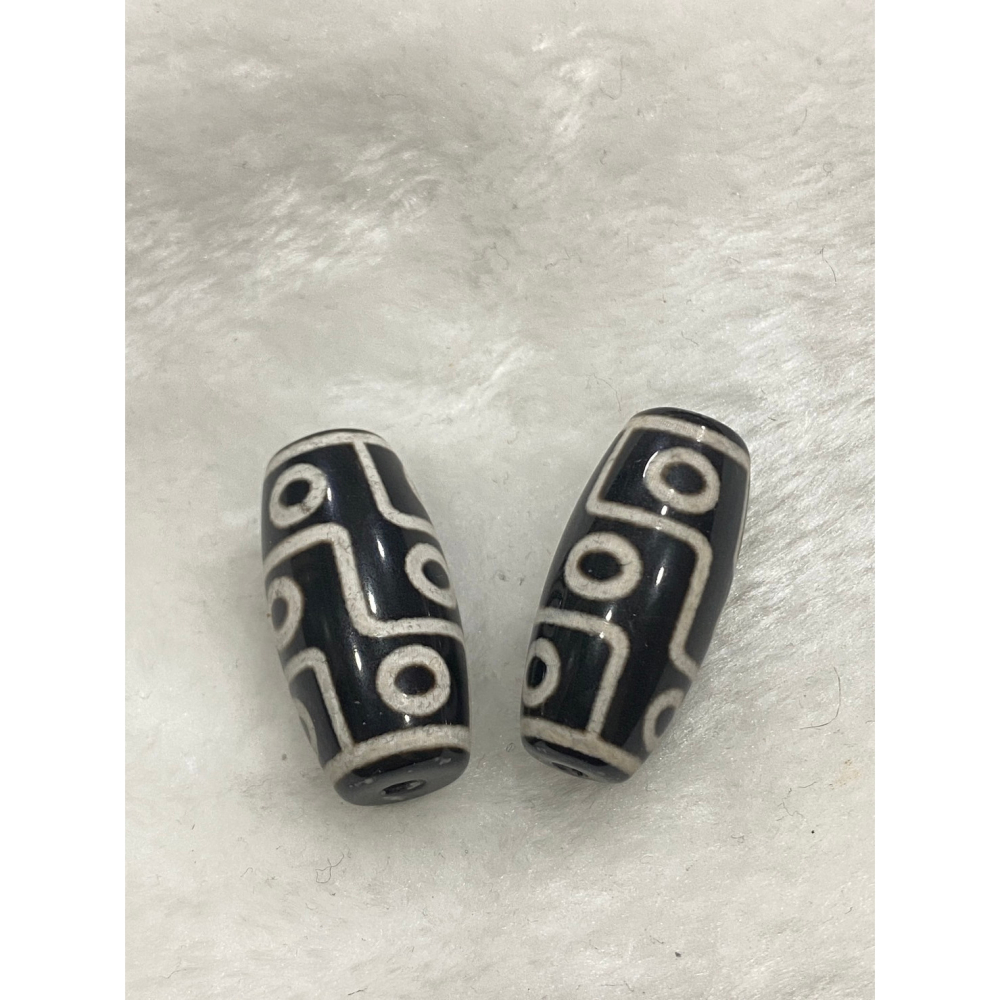 九眼天珠、九眼帝王天珠、正宗西藏老天珠、藏傳佛教、天珠中的