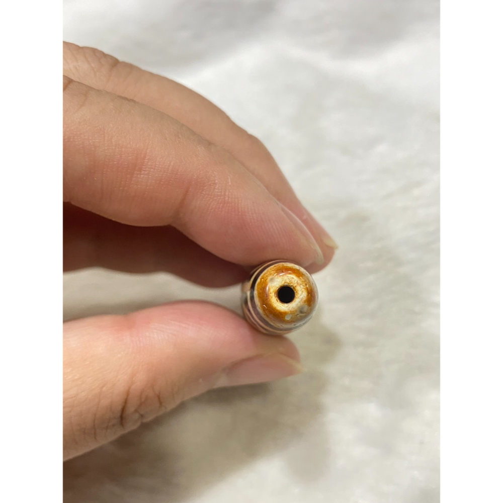 朱砂天珠　九眼天珠　大粒 九眼天珠帝王天珠、 整顆爆滿硃砂點大顆九眼天珠珍稀西藏老天珠肉眼