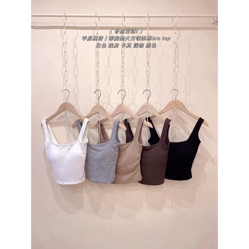 hinaaaa/現貨｜韓系簡約粗肩胸墊背心 素面無袖罩杯小可愛 美背背心 短版背心上衣 夏天女背心 2410-細節圖7