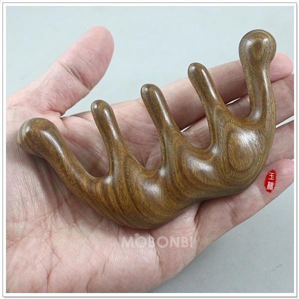 【摩邦比】精品手工綠檀梳 綠檀木梳 頭皮按摩 檀香木梳 原木梳 禮物 綠檀梳 原始點T-W46-細節圖5