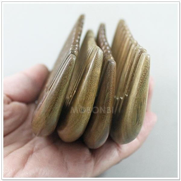 【摩邦比】天然綠檀梳 綠檀木梳 頭皮按摩 檀香木梳 原木梳 禮物 綠檀梳 檀香梳 原始點T-W55-細節圖3