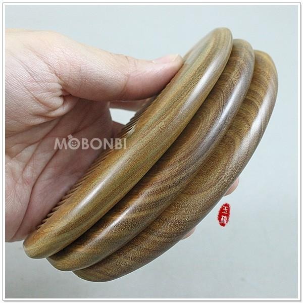 【摩邦比】天然綠檀木梳 玉檀梳 綠檀梳 頭皮按摩 頭皮保健 原木梳 生日禮物 交換禮物 聖誕禮物T-W13-細節圖3