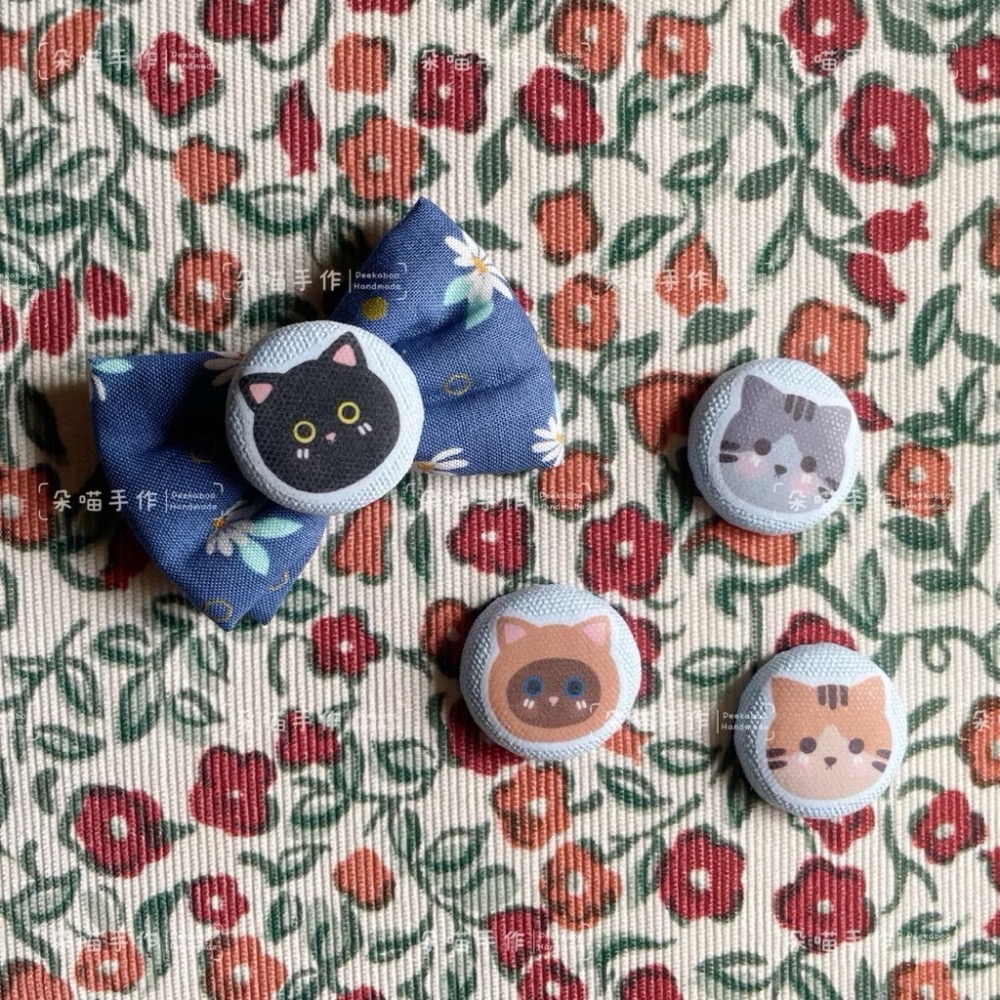 獨家手繪 🐈貓咪 釦釦+藍花蝴蝶結 5色 大綁 小綁 髮夾-細節圖2
