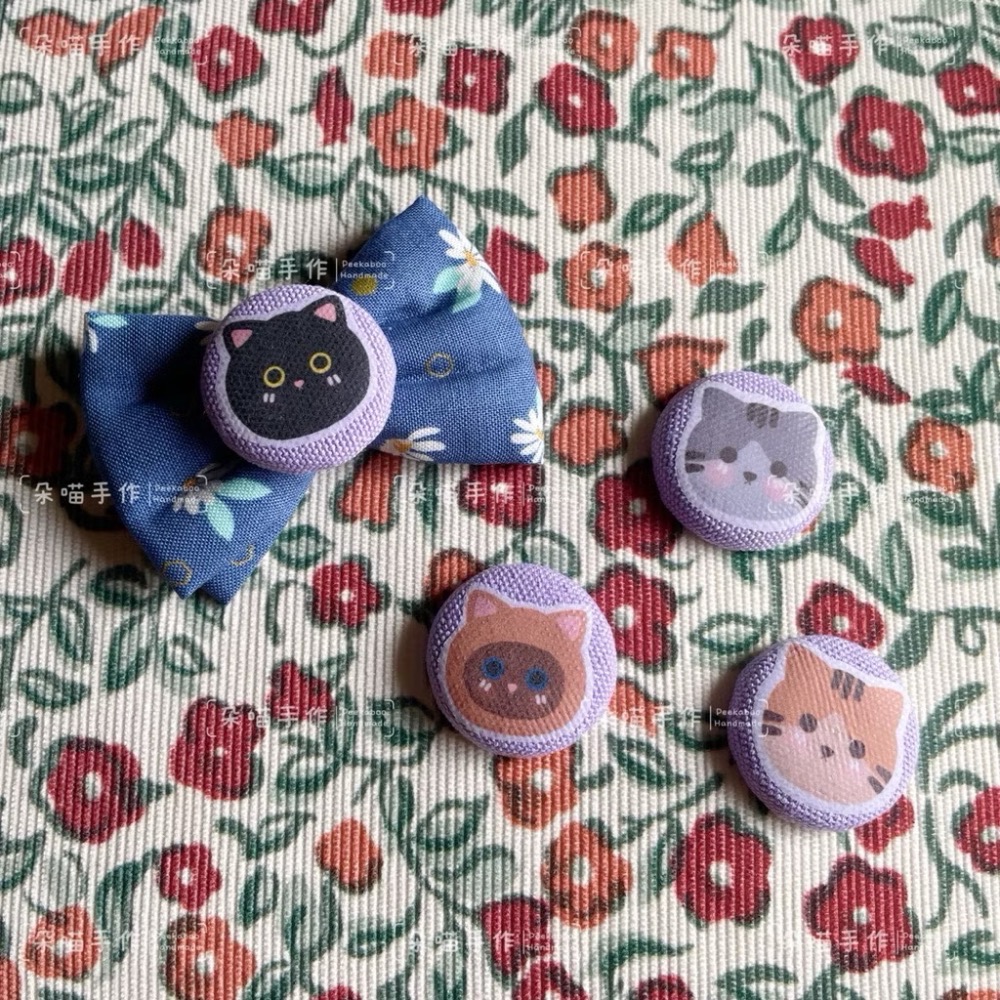 獨家手繪 🐈貓咪 釦釦+藍花蝴蝶結 5色 大綁 小綁 髮夾-細節圖4