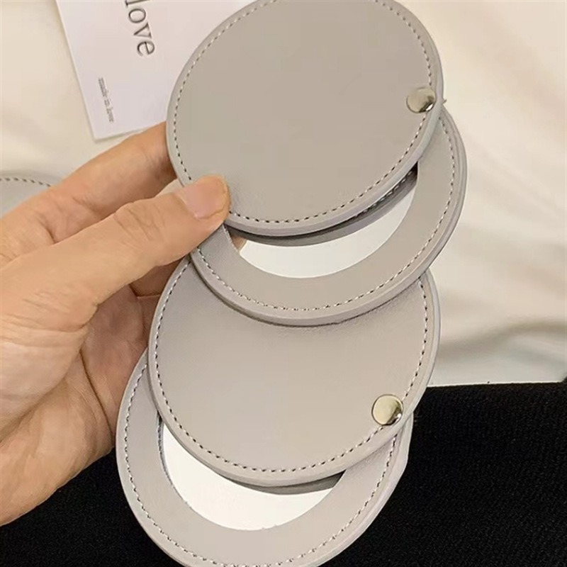 【台灣現貨】ins皮革隨身化妝鏡 小鏡子 鏡子隨身 小圓鏡 隨身鏡子 補妝鏡 皮革隨身鏡 質感鏡子 化妝鏡 隨身鏡 鏡子-細節圖3