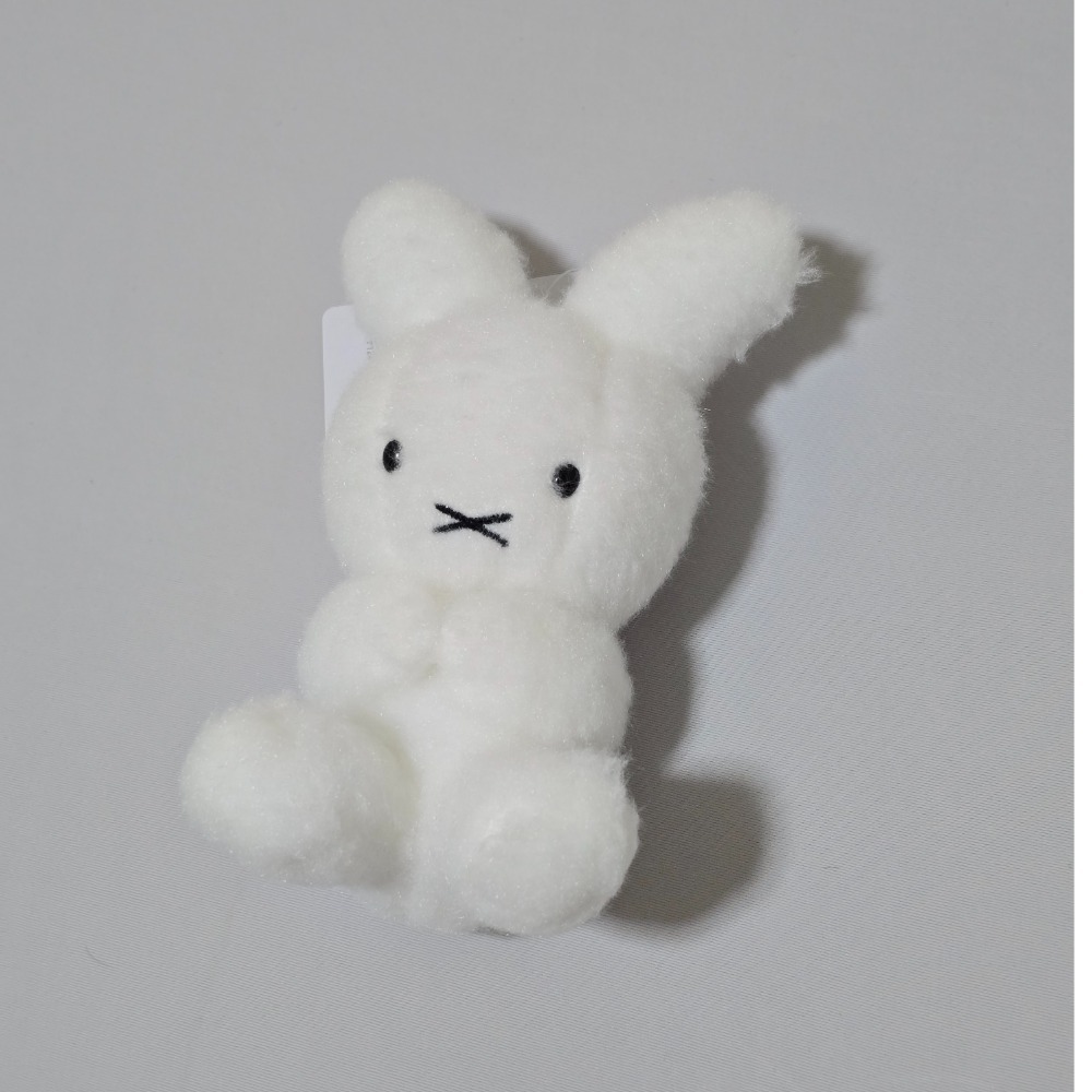 ✨️拉拉日和✨️Miffy70週年限定 純白坐姿米菲吊飾有夠可愛 必收！-細節圖2