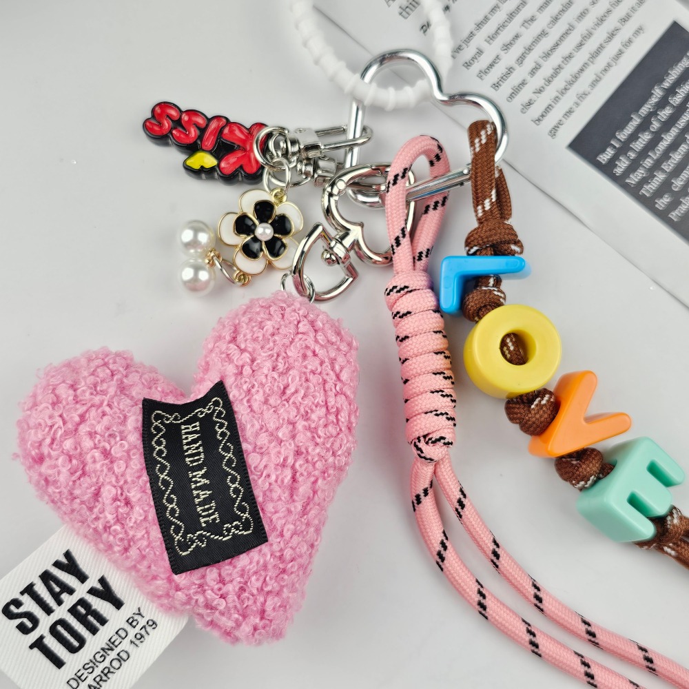 韓國進口 現貨♡ 粉色愛心毛球吊飾掛繩 包包吊飾 掛飾 鑰匙扣掛繩 韓國吊飾-細節圖6