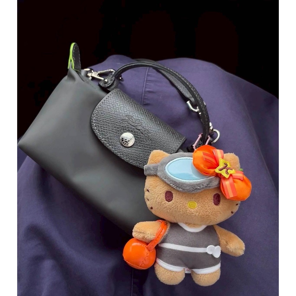 s.w 現貨韓國🇰🇷濟州島 正版三麗歐博物館-濟洲島限定海女Kitty吊飾-細節圖2