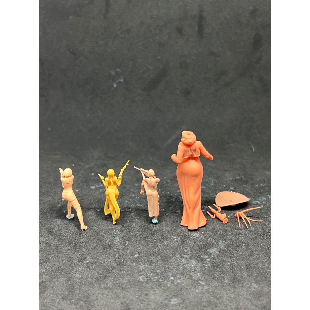 1:64 1/64 裸 惡靈古堡 艾達 王 八尺大人 拿槍 步槍 小人 人偶 公仔 微縮 模型 場景搭配 多美 綠光-細節圖2