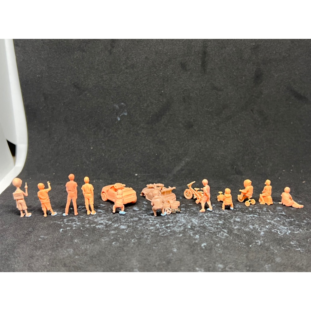 1/64 兒童 野馬 外星人 中指 ET 改裝車 腳踏車 安全帽 潮流 墨鏡 爆改 人偶 公仔 模型 微縮 場景搭配-細節圖2