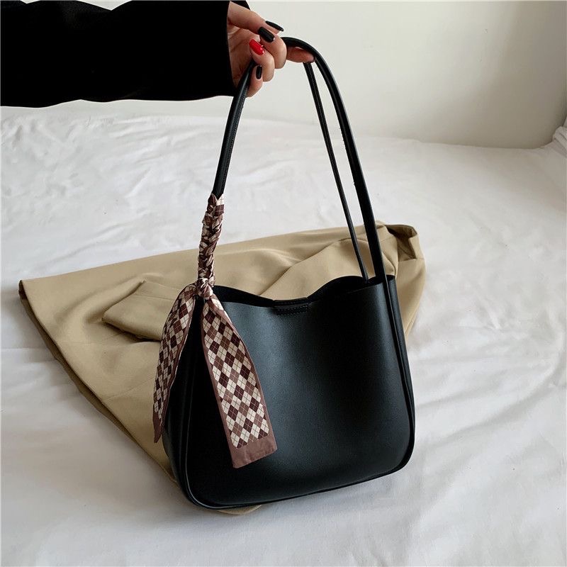 「H」簡約水桶包 高質感 百搭包 大容量包 肩背包 腋下包-規格圖6