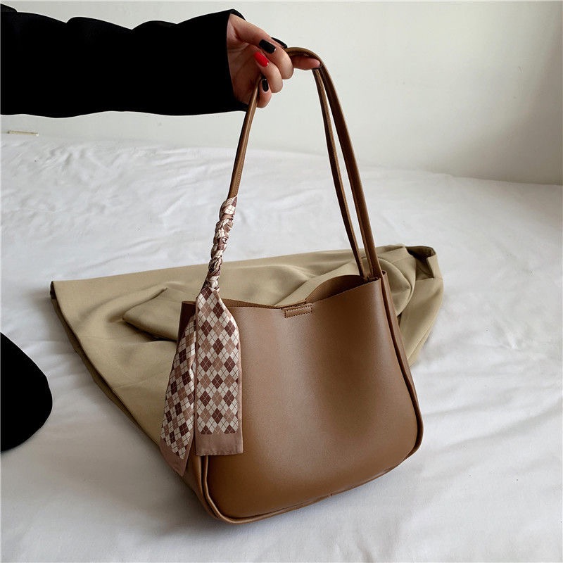 「H」簡約水桶包 高質感 百搭包 大容量包 肩背包 腋下包-規格圖6