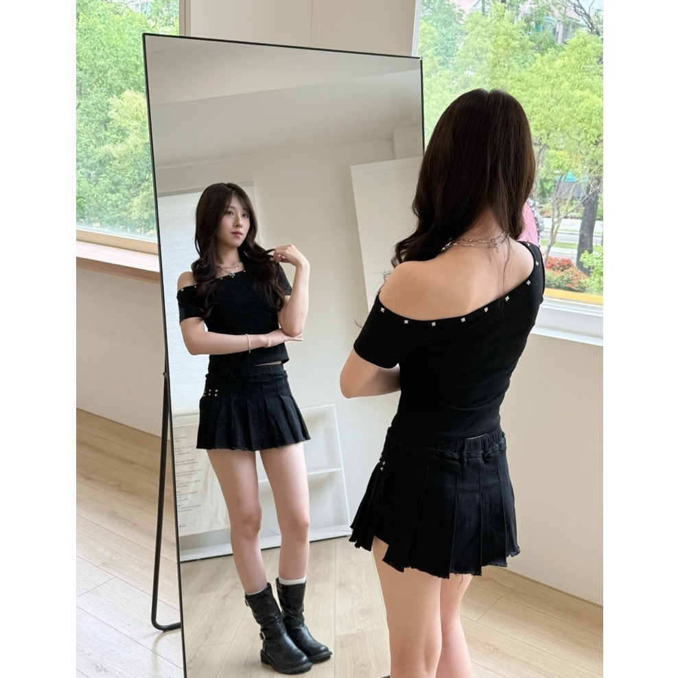 bunny_stall 🖤誰穿誰顯瘦的復古美式卯釘露肩短版上衣/S-L-細節圖4