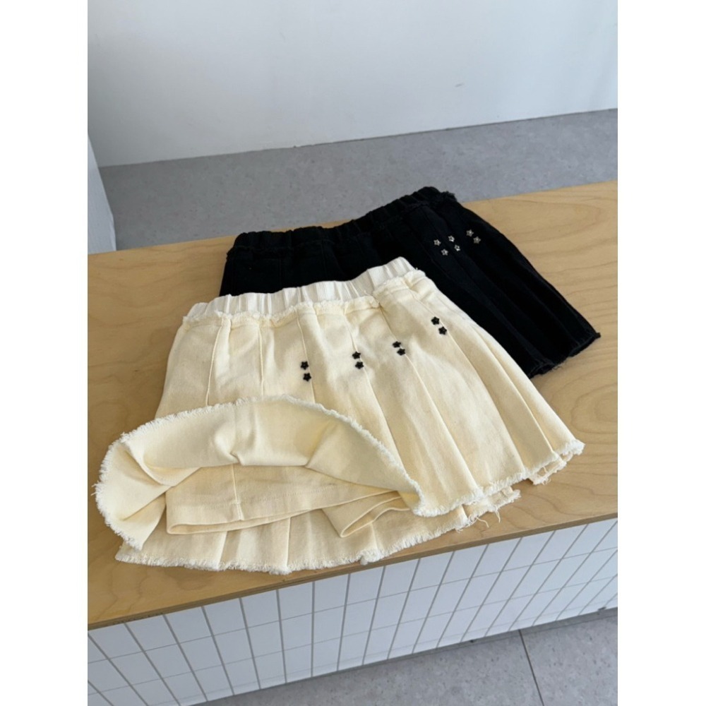 bunny_stall (現貨)不得不愛的甜酷風設計感中低腰百褶短裙/有內襯-細節圖9