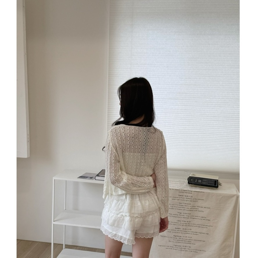 bunny_stall (現貨)微光透肌🤍舒適柔軟的鏤空繫帶短版針織罩衫-細節圖5