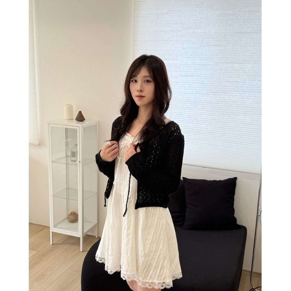 bunny_stall (現貨)微光透肌🤍舒適柔軟的鏤空繫帶短版針織罩衫-細節圖7