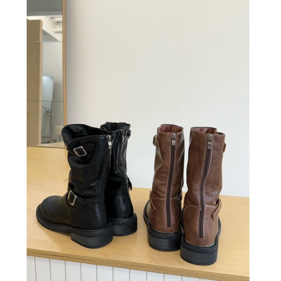 bunny_stall (現貨)率性時尚的皮質雙扣環粗跟中筒靴-細節圖5